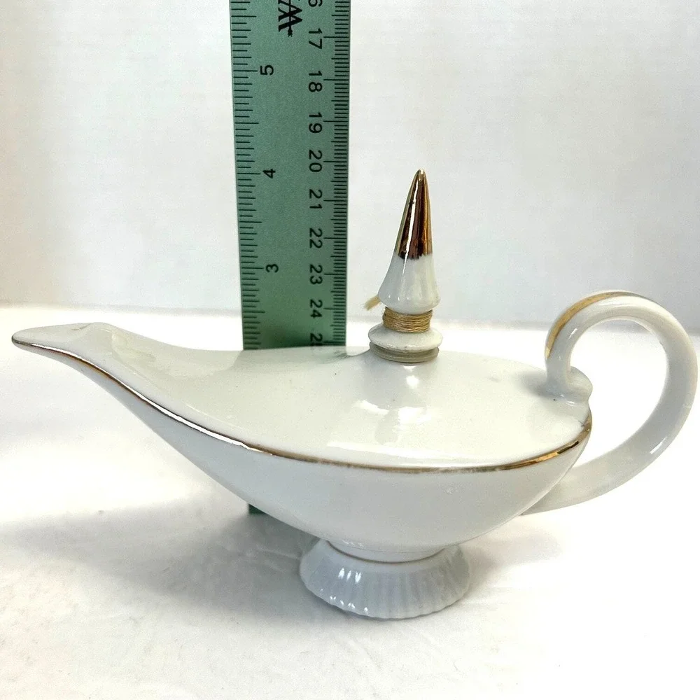 Vintage 1967 Chadwick-Miller Aladdin's Lamp White Porcelain Gold Trim Japan‎ Oil